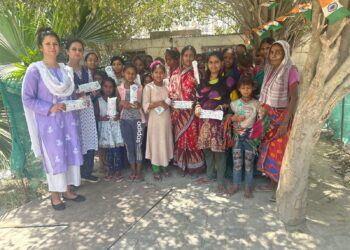 ईएमसीटी ज्ञानशाला में जाकर किशोरी एवं महिलाओं को किया गया जागरूक:सेनेटरी पैड वितरण कर चलाया गया अभियान