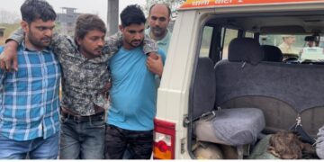 ग्रेटर नोएडा में दिन निकलते ही पुलिस और बाइक सवार बदमाशों के बीच हुई मुठभेड़,एक बदमाश को पैर में लगी गोली