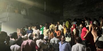 ग्रेटर नोएडा में निर्माणाधीन मकान की दीवार गिरी पास में खेल रहे आठ बच्चे दबे, तीन की मौत, पाँच घायल