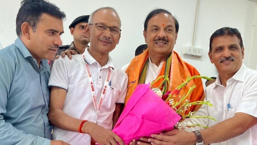 उत्तर भारत की राजनीति मे चमकते सितारे डॉक्टर महेश शर्मा