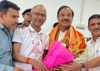उत्तर भारत की राजनीति मे चमकते सितारे डॉक्टर महेश शर्मा