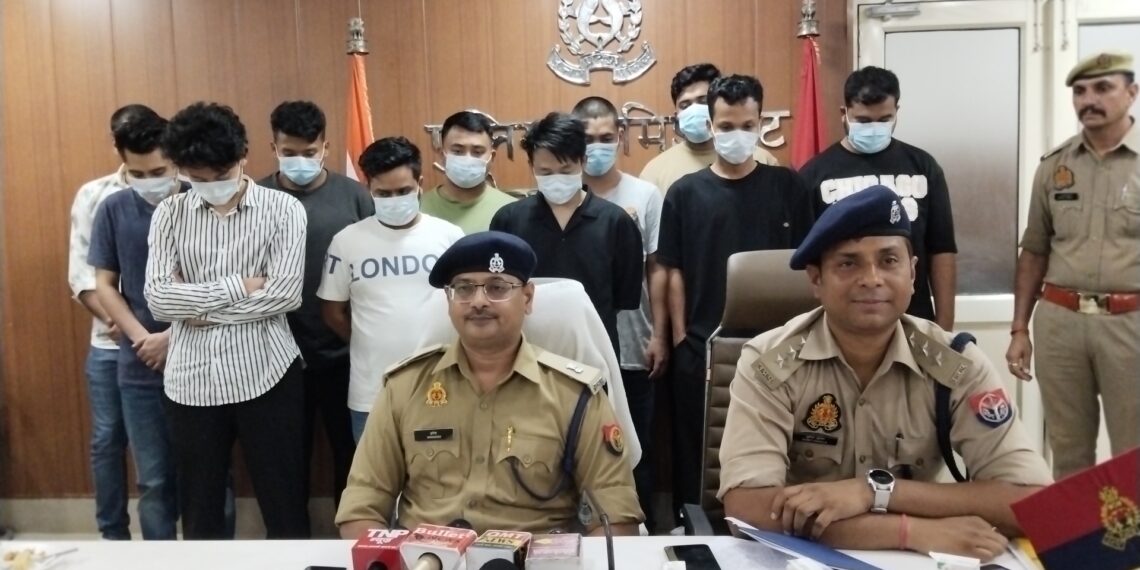 नोएडा पुलिस ने किया फर्जी कॉल सेंटर का पर्दाफाश, 73 आरोपी गिरफ्तार