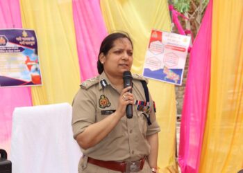 सीपी नोएडा लक्ष्मी सिंह ने स्थानीय नागरिकों के साथ संवाद करते हुए उन्हे तीनों नए कानूनों के बारे में जागरूक किया