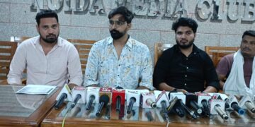 नोएडा के आश्रम पर लगा जमीन कब्जाने का आरोप, पीड़ित लगा रहा मद्दत की गुहार