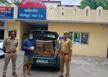 नोएडा पुलिस ने एक अवैध शराब तस्कर को किया गिरफ्तार, भारी मात्रा में अवैध शराब बरामद