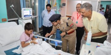 निर्माणाधीन मकान की दीवार गिरने से घायल बच्चों को शारदा अस्पताल से किया गया डिस्चार्ज