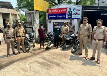 नोएडा फेस 1 थाना पुलिस ने दो शातिर दुपहिया वाहन चोरों को किया गिरफ्तार , कब्जे से चोरी के 7 वाहन बरामद