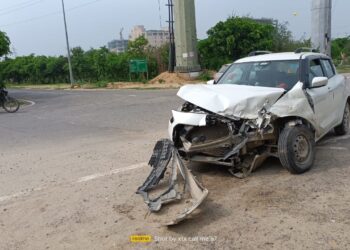 ग्रेटर नोएडा में तेज रफ्तार का कहर स्विफ्ट कार पीकअप से टकराई, तीन की मौत 9 घायल