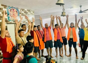 बोल बम -बम बम की गुंजो के साथ गंगाजल लेने के लिए पैदल यात्रा का भोलो का समूह हुआ रवाना