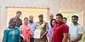 गौतम बुद्ध नगर विकास समिति के सदस्यों ने एसीपी – 2 सेंट्रल नोएडा से मिलकर बढ़ते हुए मामलों साइबर ठगी, खुले में शराब पीना, छीना झपटी समस्याओं को लेकर मुलाक़ात की
