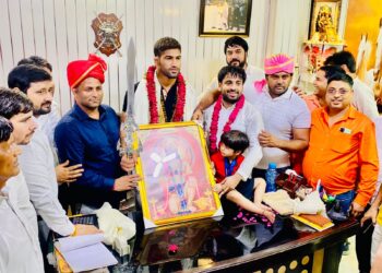 जॉर्डन में एशियाई चैंपियनशिप में स्वर्ण पदक विजेता जोंटी भाटी का भाजपा नेता अन्नू पंडित ने किया स्वागत