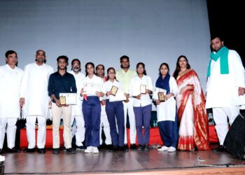 चौधरी जतन सुखबीर प्रधान शिक्षा समिति ने क्षेत्र की प्रतिभाओं को किया सम्मानित