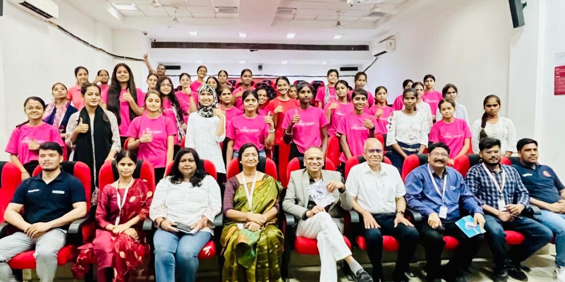 “उदयन केयर-चैरिटेबल ट्रस्ट” के सहयोग से पढ़ने वाले विद्यार्थियों ने गलगोटियास विश्वविद्यालय में किया “टैक्निकल विज़िट