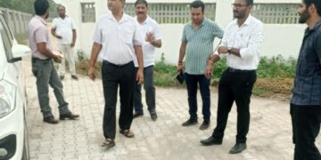 गांव में बनी लाइब्रेरी में बैठकर छात्र बुन रहे भविष्य के सपने, निरीक्षण पर घंघोला पहुंचे एसीईओ आशुतोष द्विवेदी ने जमकर सराहा