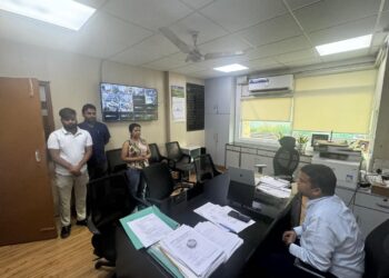जिलाधिकारी ने क्षेत्रीय कार्यालय, उत्तर प्रदेश प्रदूषण नियंत्रण बोर्ड नोएडा का किया औचक निरीक्षण