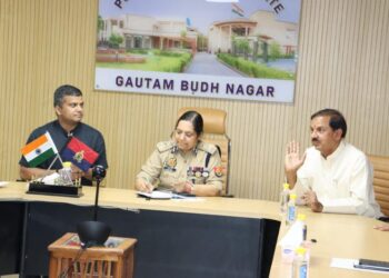 नोएडा जिले में पुलिस प्रशासन ओर जनहित से संबंधित प्रकरणों को लेकर हुई महत्वपूर्ण बैठक