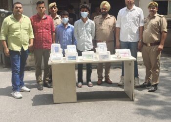 इलेक्ट्रॉनिक्स मार्ट में लाखों की चोरी करने वाले 2 आरोपी गिरफ्तार ,कब्जे से चोरी के 22 आईफोन व एक एप्पल वॉच बरामद