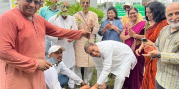 ग्रेटर नोएडा में श्री अरण्यम परियोजना के तहत किया गया वृक्षारोपण