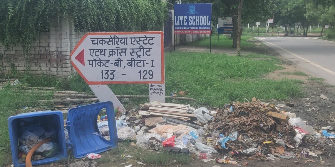 ग्रेटर नोएडा की बीटा 1 सेक्टर की समस्याओं से सेक्टरवासी है परेशान