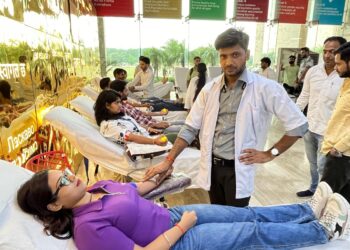 गलगोटिया विश्वविद्यालय में रक्तदान शिविर का आयोजन किया गया