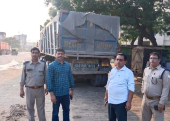 जिला प्रशासन द्वारा ओवर लोड संचालित वाहनों और खनन सामाग्री के अवैध परिवहन के विरुद्ध की जा रही है प्रभावी कार्यवाही