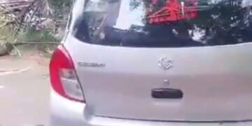 तेज मूसलधार बारिश के कारण विशालकाय पेड़ टूट कर गाड़ी पर गिरा,गाड़ी हुई क्षतिग्रस्त