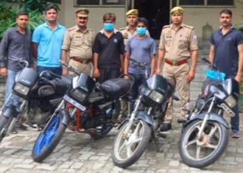 थाना एक्सप्रेसवे पुलिस ने 2 शातिर वाहन चोरों को किया गिरफ्तार, कब्जे से चार चोरी की मोटरसाइकिल बराबर