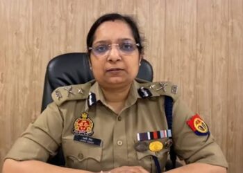नोएडा पुलिस कमिश्नर की बड़ी कार्यवाही, पुलिसकर्मियों द्वारा कैब चालक से पैसे छीनने के मामले के कई पुलिसकर्मियों को पद से हटाया