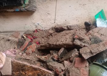 ग्रेटर नोएडा में आफत बनकर बरस रही बारिश, दनकौर में गिरी मकान की छत, कई लोग घायल