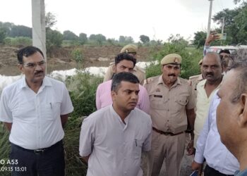 जिले में अत्यधिक वर्षा के चलते जल भराव की स्थिति की जिला प्रशासन के अधिकारी कर रहे हैं मॉनिटरिंग, जिलाधिकारी ने मौके पर पहुंचकर स्थिति का लिया जायजा