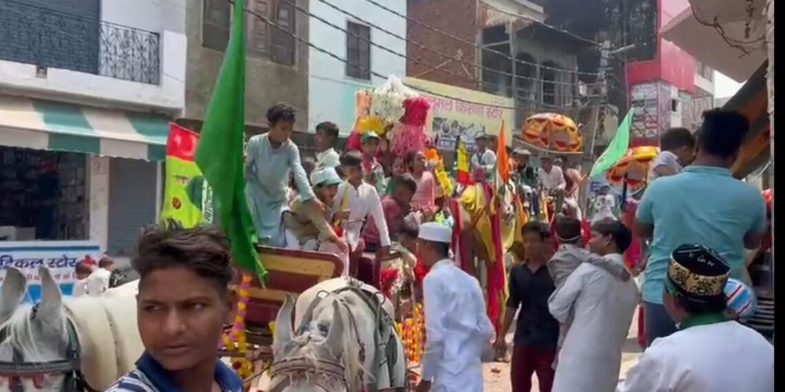 मुस्लिम समाज के लोगों ने ईद ए मिलाद उन नबी का त्यौहार बड़े ही हर्षोल्लास के साथ मनाया