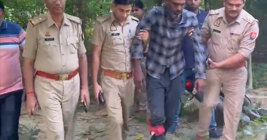 नोएडा में पुलिस और बदमाश के बीच हुई मुठभेड़, गोली लगने से हुआ घायल