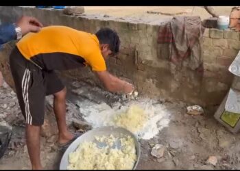 दीपावली पर्व को दृष्टिगत रखते हुए खाद्य सुरक्षा अधिकारियों द्वारा खाद्य प्रतिष्ठानों पर छापेमारी की कार्रवाई जारी