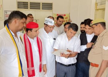 जिला मजिस्ट्रेट/जिला निर्वाचन अधिकारी मनीष कुमार वर्मा ने ईवीएम/वीवी पैट वेयर हाउस का किया मासिक निरक्षण