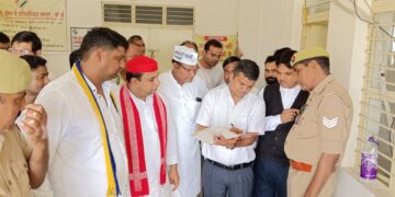 जिला मजिस्ट्रेट/जिला निर्वाचन अधिकारी मनीष कुमार वर्मा ने ईवीएम/वीवी पैट वेयर हाउस का किया मासिक निरक्षण