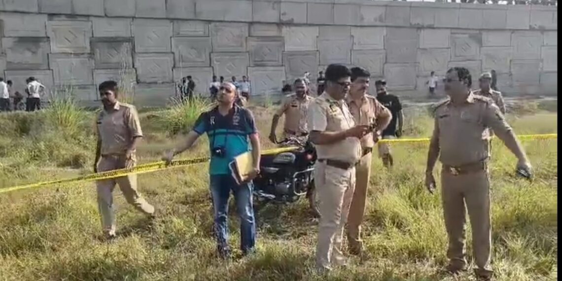 ग्रेटर नोएडा के जंगलों में मिला युवक और युवती का शव, मचा हड़कंप