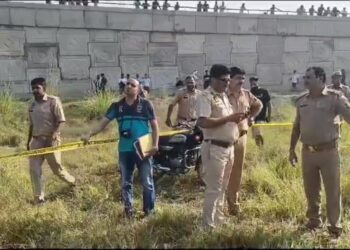 ग्रेटर नोएडा के जंगलों में मिला युवक और युवती का शव, मचा हड़कंप