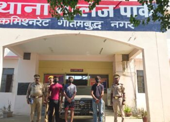 नॉलेज पार्क पुलिस ने 3 शातिर वाहन लूटेरे किये गिरफ्तार, गाड़ी का ट्रायल लेने के बहाने ले उड़े थे कार