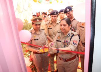 महिलाओं की सुरक्षा व सहायता को लेकर पुलिस कमिश्नर गौतमबुद्धनगर लक्ष्मी सिंह ने थाना फेस-2 व थाना इकोटेक-3 क्षेत्र के अंतर्गत बस स्टैंड(फेस-2) और कुलेसरा में पुलिस पिंक बूथ का उद्घाटन किया