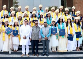 शारदा यूनिवर्सिटी में 8 वें दीक्षांत समारोह का हुआ आयोजन, 3511 छात्रों को डिग्रियां दी गई