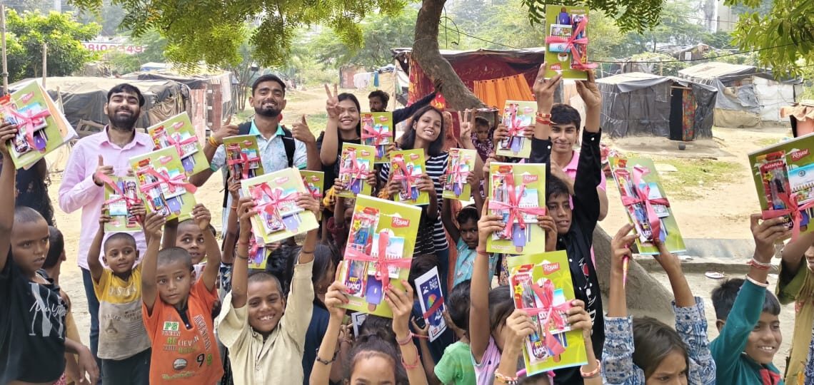 जीएल बजाज ने शिक्षा, स्वास्थ्य और स्वच्छता को लेकर चलाया जागरूकता अभियान
