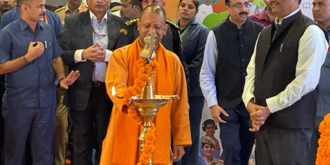 मुख्यमंत्री ने ग्रेनो प्राधिकरण के स्टाल पहुंचे मुख्यमंत्री
