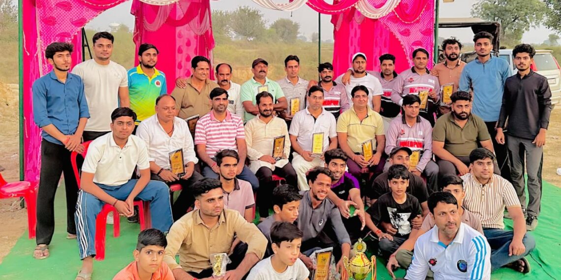 जुनेदपुर प्रीमियर लीग की विजेता बनी तिमराज टाइगर्स मंडैया की टीम