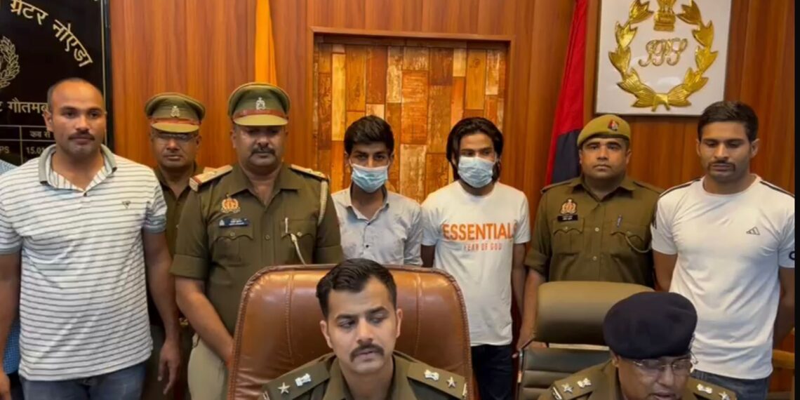 इकोटेक 1 थाना पुलिस को मिली बड़ी कामयाबी, अवैध पिस्टल और तमंचे की तस्करी का किया खुलासा, 2 आरोपी गिरफ्तार