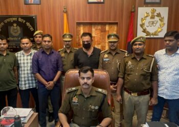 ग्रेटर नोएडा में युवक ने फ्लैट के अंदर कर डाली गांजे की खेती, बीटा 2 पुलिस और एन्टी नारकोटिक्स की टीम ने आरोपी को किया गिरफ्तार