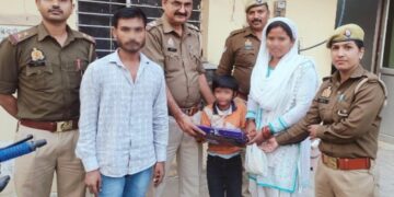 सराहनीय कार्य : सुरजपुर कस्बा चौकी प्रभारी की तत्परता से मात्र 1 घन्टे में गुमशुदा बच्ची हुई बरामद, परिजनों ने जमकर की प्रशंसा