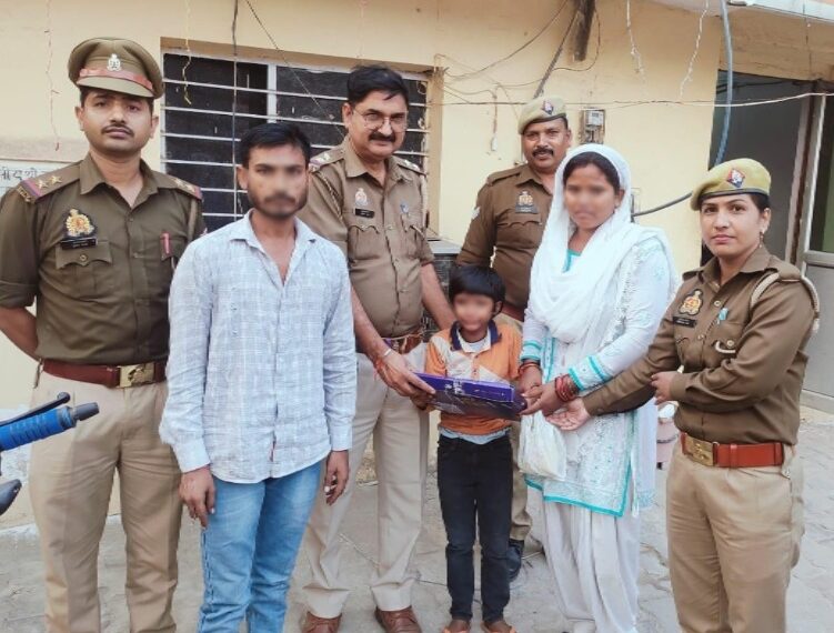 सराहनीय कार्य : सुरजपुर कस्बा चौकी प्रभारी की तत्परता से मात्र 1 घन्टे में गुमशुदा बच्ची हुई बरामद, परिजनों ने जमकर की प्रशंसा