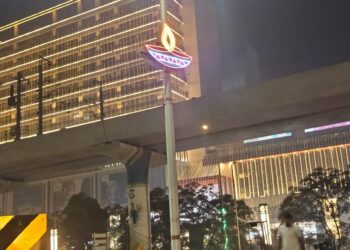 ग्रेनो की सुंदरता को चार चांद लगा रहीं दीया लाइटें
