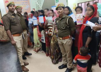 नोएडा पुलिस ने महिलाओं की सुरक्षा को लेकर किया जागरूक, चलाया अभियान