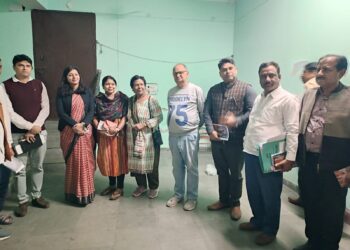 ग्रेटर नोएडा प्राधिकरण की एसीईओ ने अल्फा वन में चौपाल लगाकर सुनीं समस्याएं